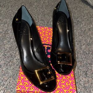Tory Burch Black Patent Leather Heels with Gold Buckle